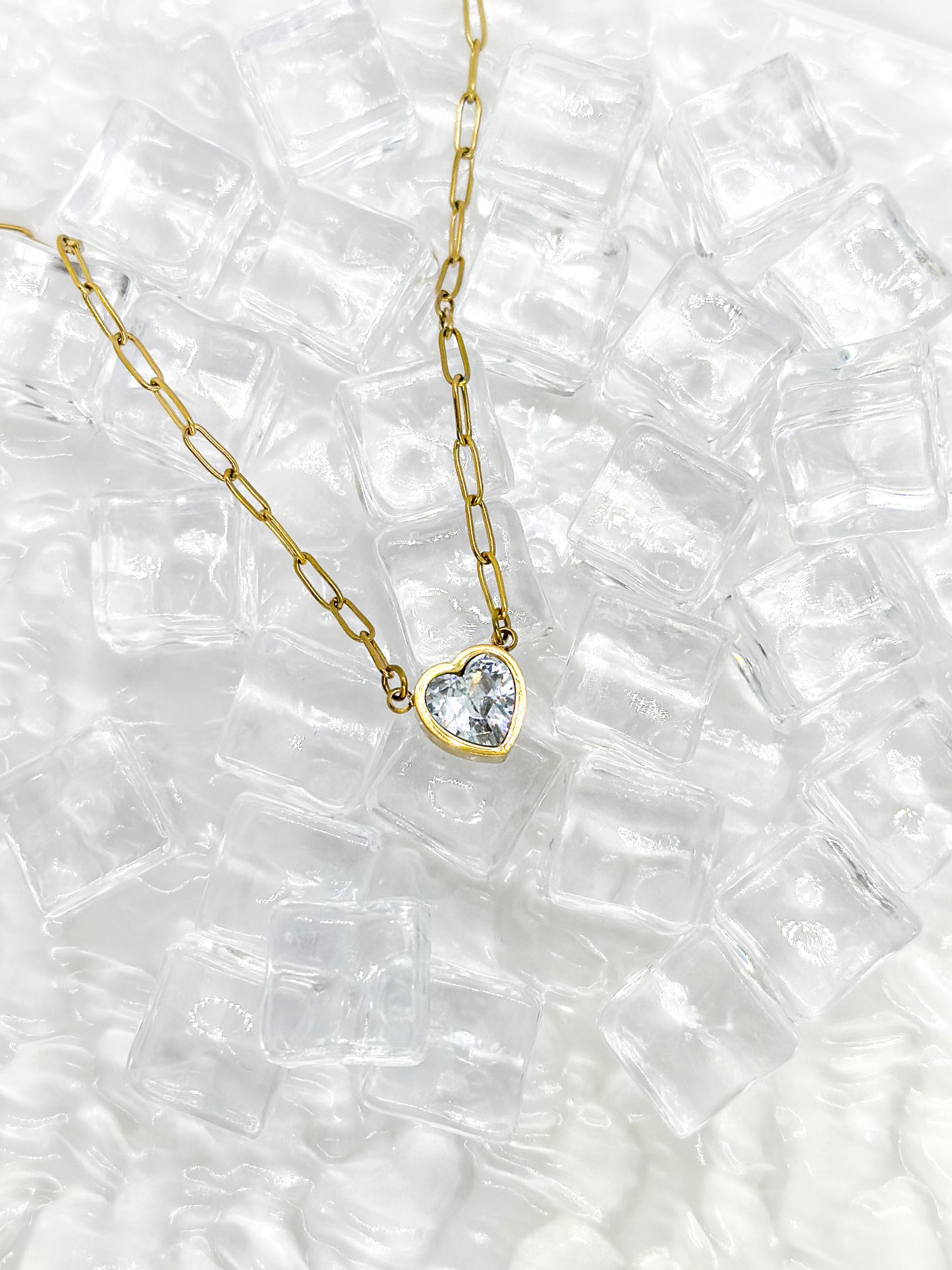 COLLIER MILANA